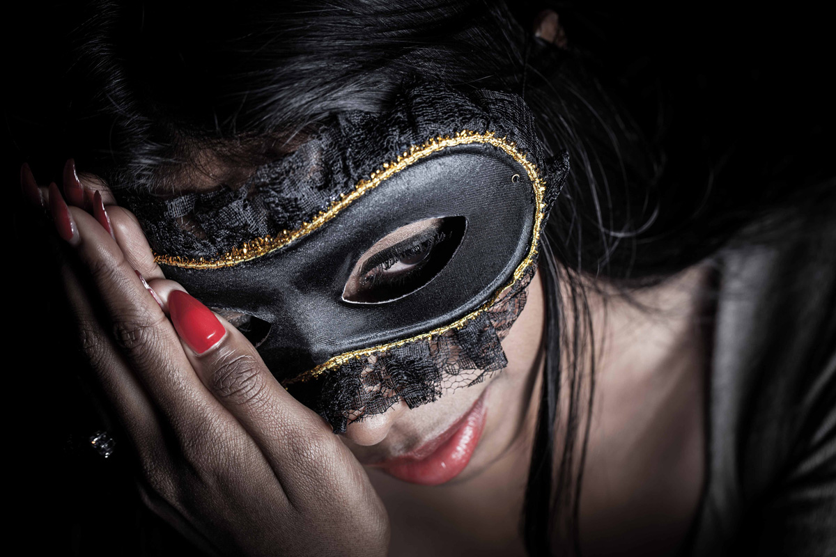 donne-con-la-maschera